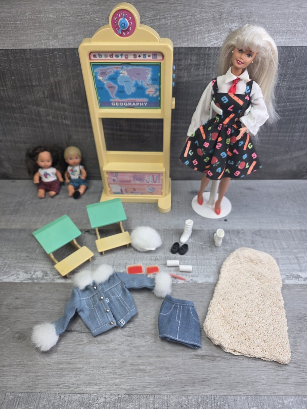 Mattel Barbie 1990s School Desk Teacher Set Kelly Desks Chalkboard Lot g63